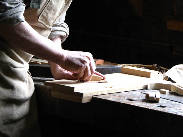 Ofrecemos un servicio de <strong>carpintería  de madera y ebanistería en Baleira</strong> adaptado a las necesidades del <strong>cliente</strong>.
